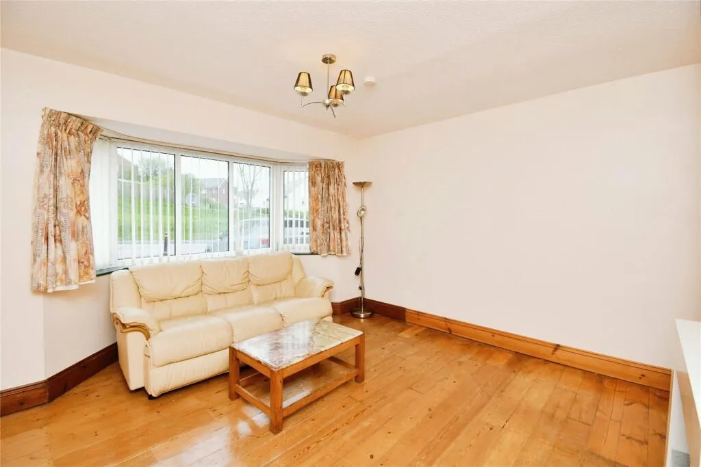 5 bed Detached Bungalow