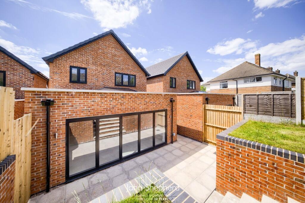 4 bed Detached