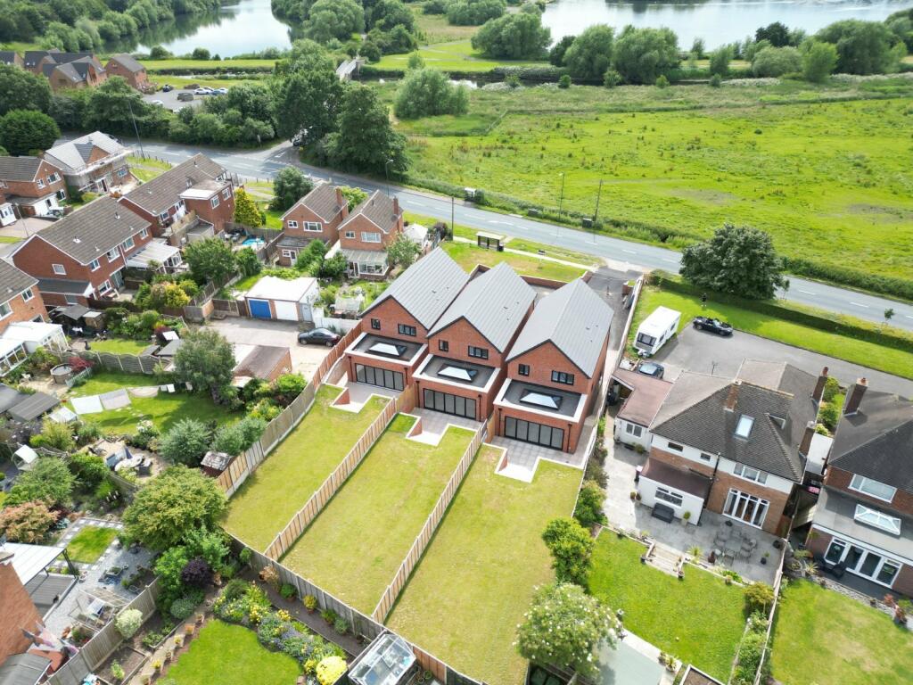 4 bed Detached
