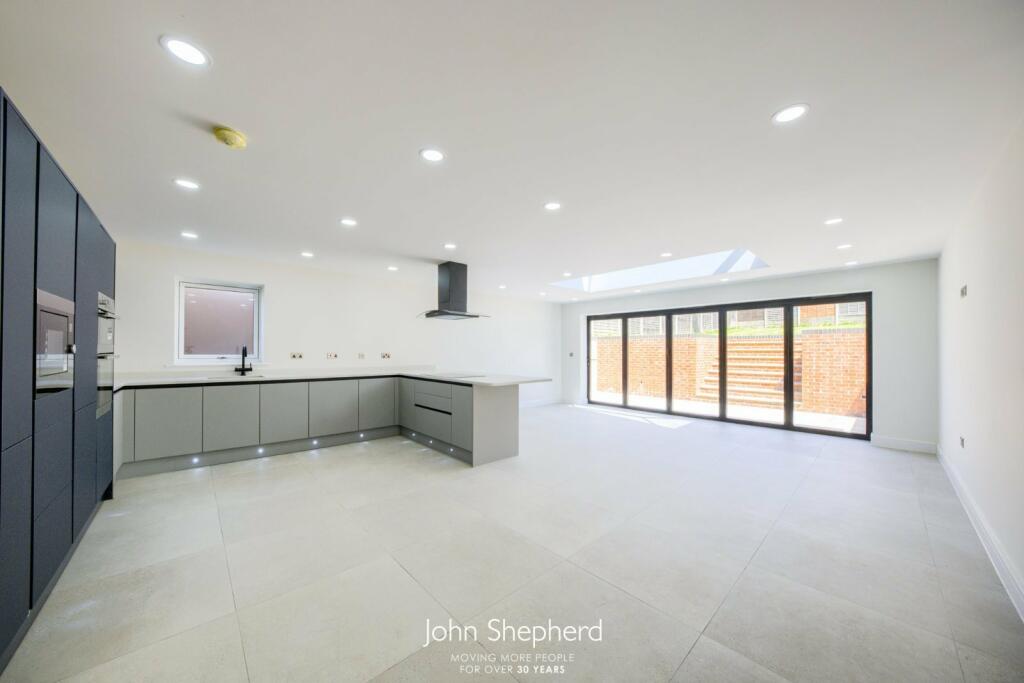 4 bed Detached
