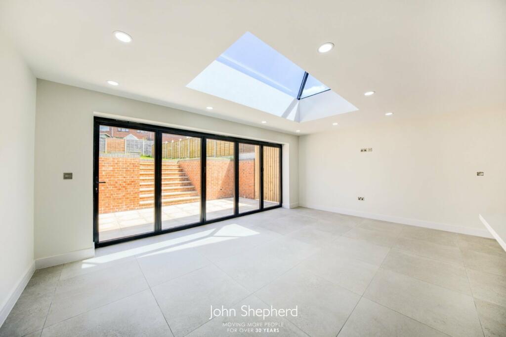 4 bed Detached