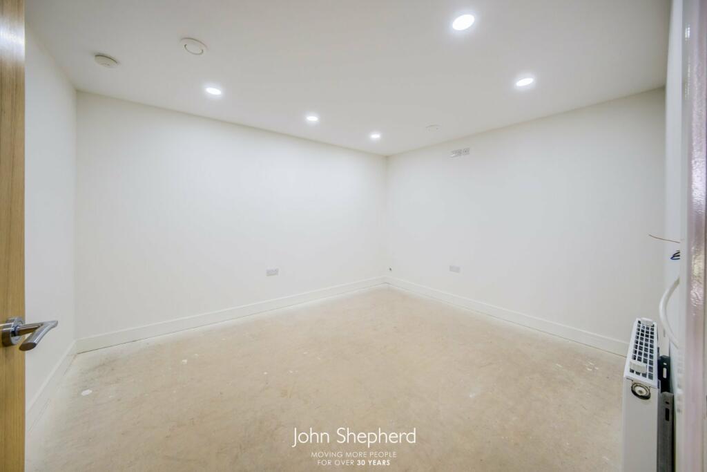 4 bed Detached