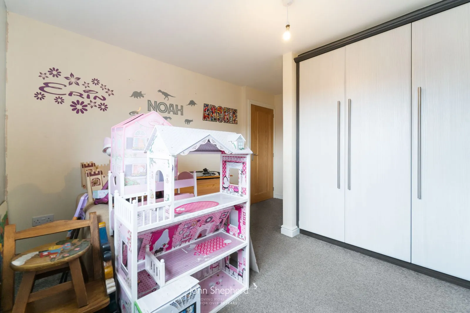 4 bed House