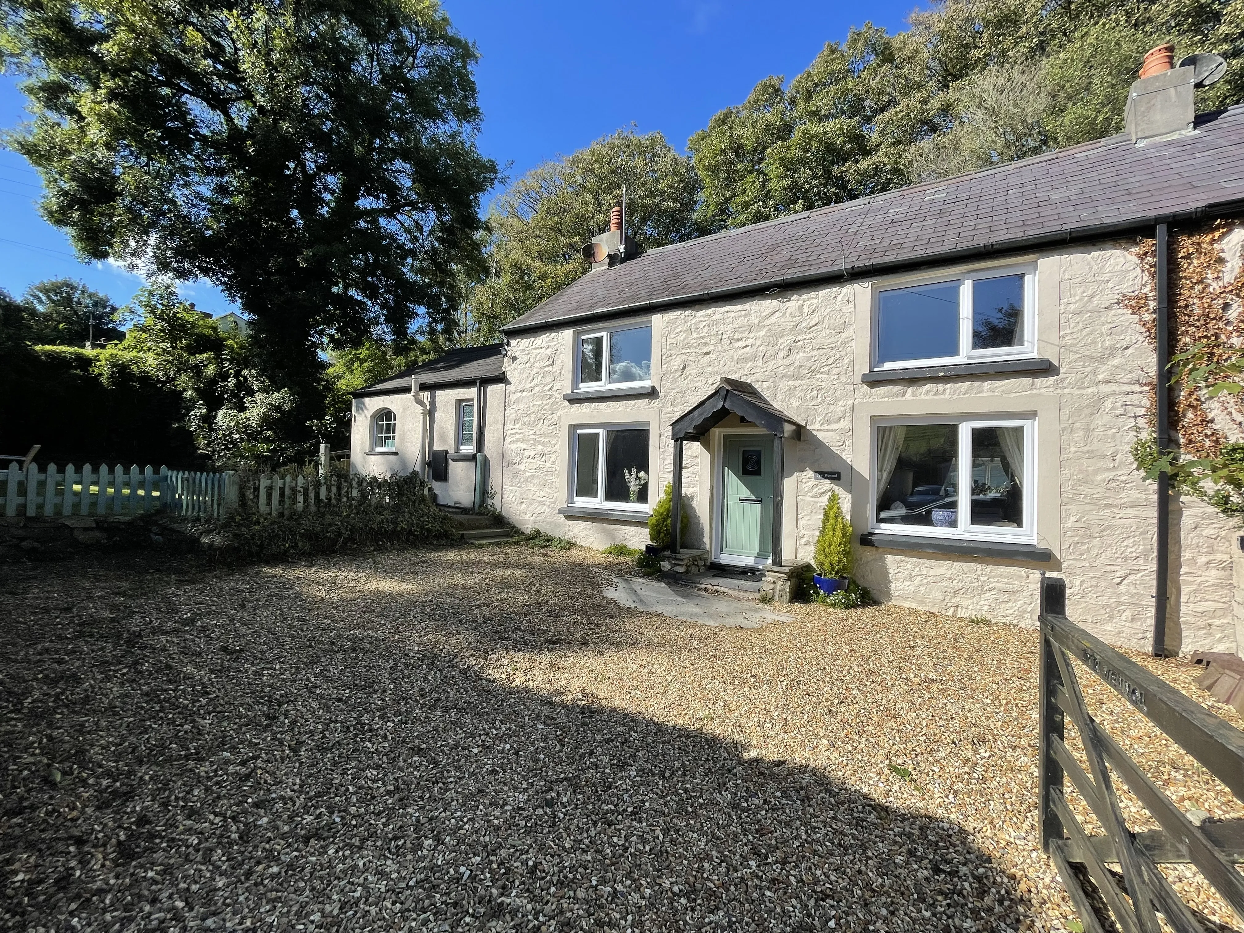 2 bed Character Property