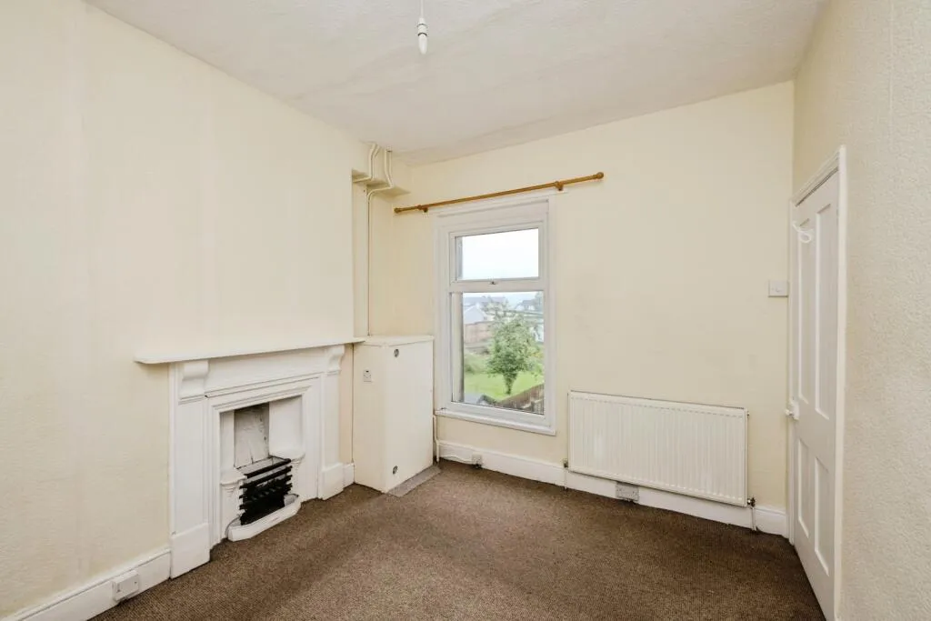 4 bed Semi-Detached