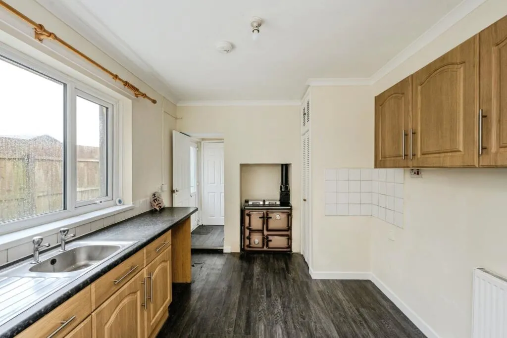 4 bed Semi-Detached