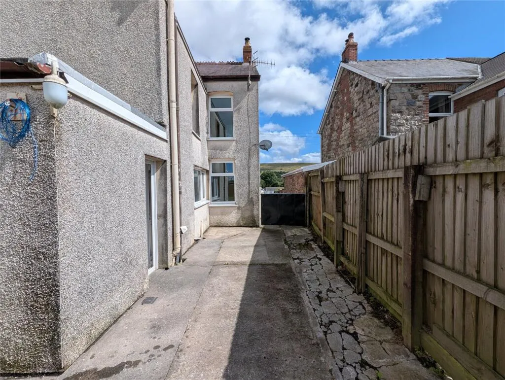 4 bed Semi-Detached