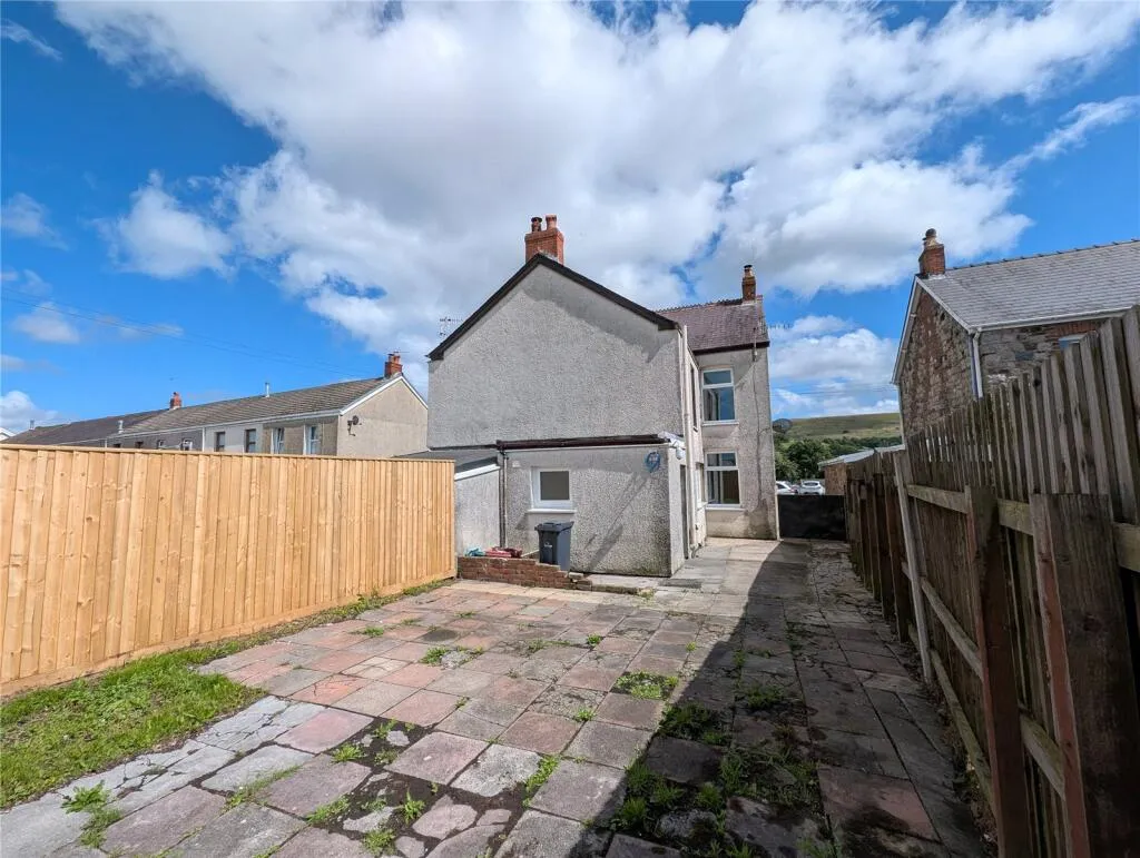 4 bed Semi-Detached