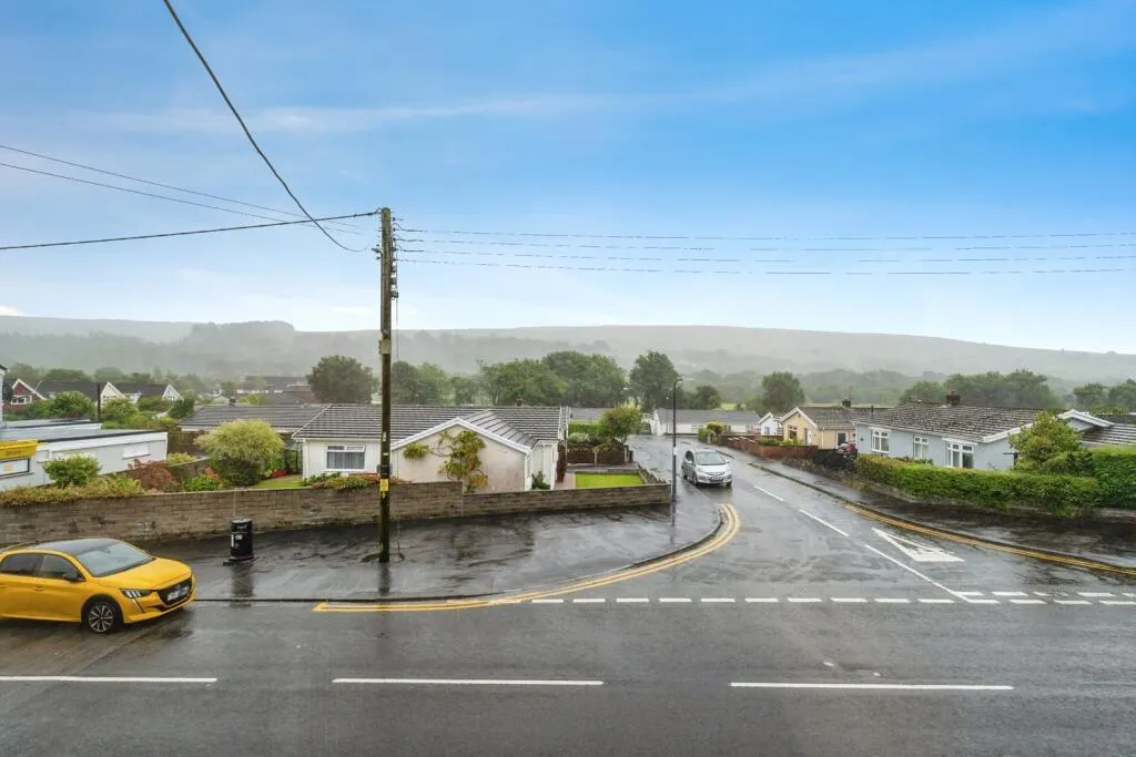 4 bed Semi-Detached