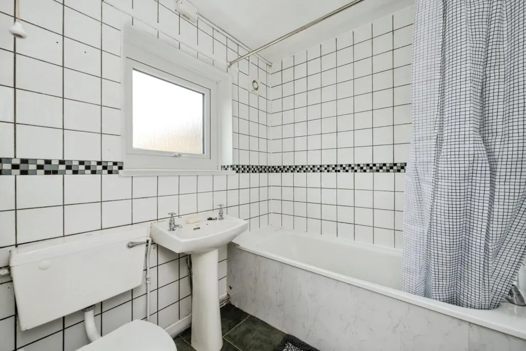 4 bed Semi-Detached