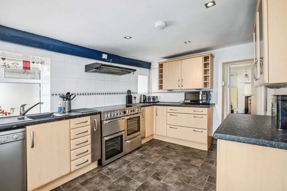 5 bed Character Property