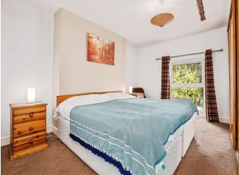 5 bed Character Property