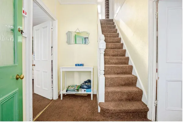 5 bed Character Property