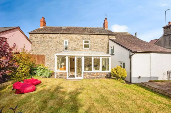 5 bed Character Property