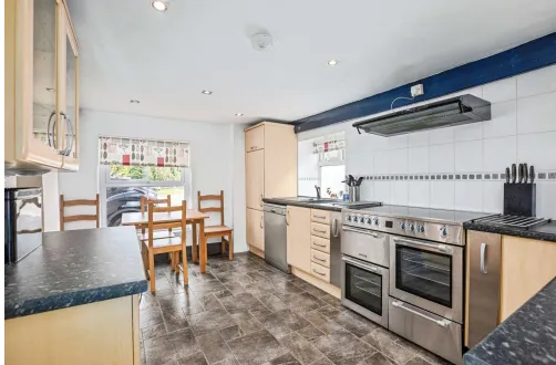 5 bed Character Property