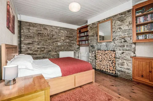 5 bed Character Property