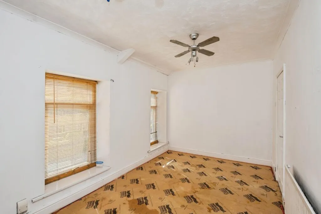3 bed End of Terrace