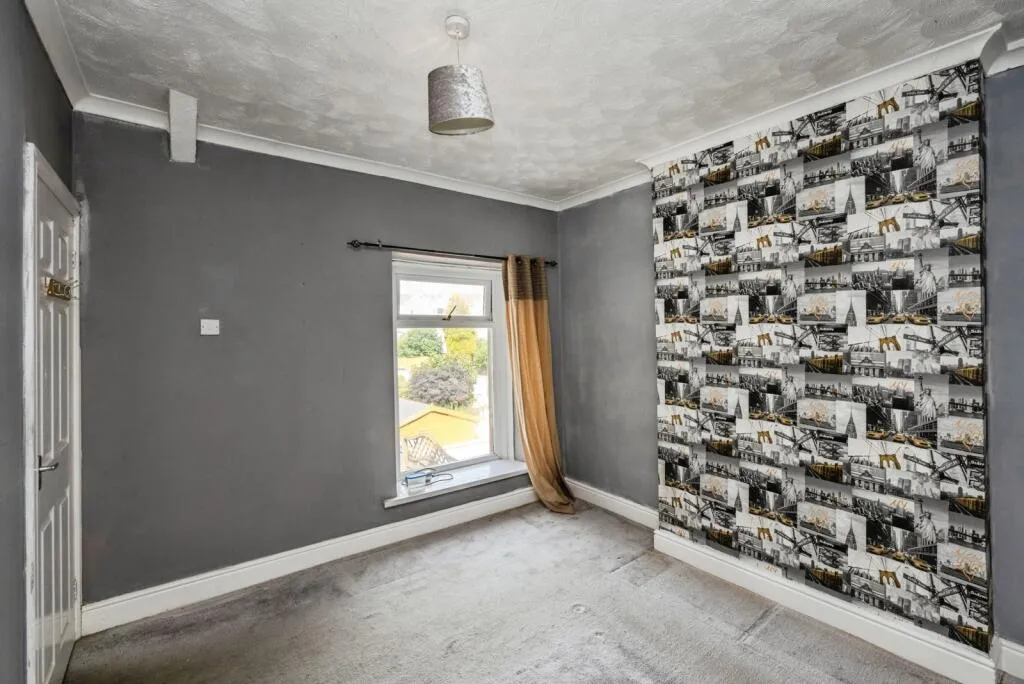 3 bed End of Terrace
