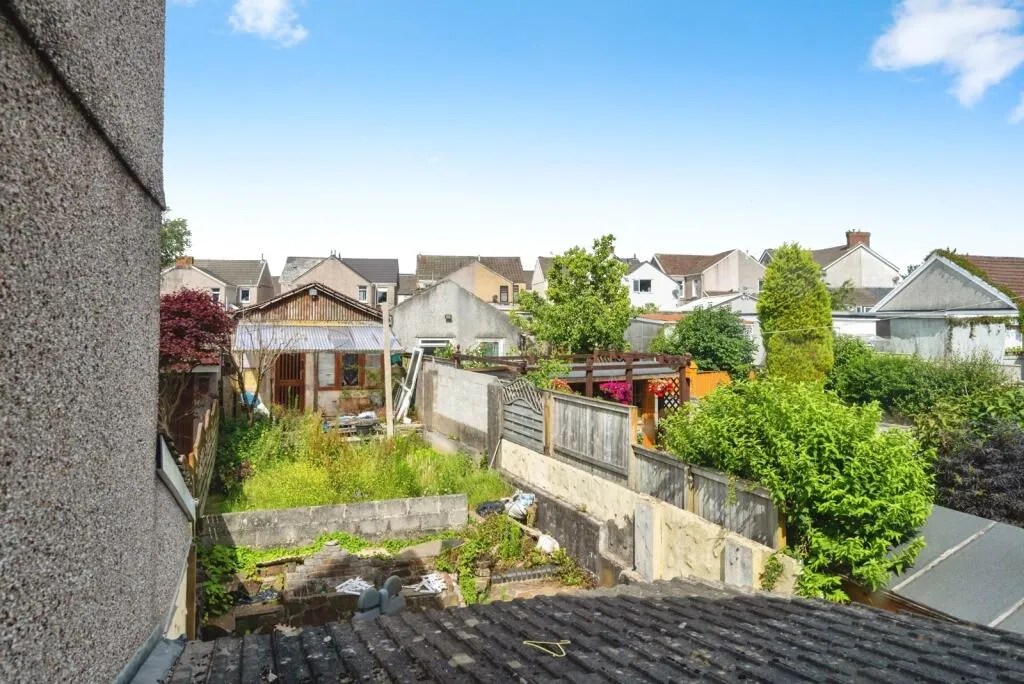 3 bed End of Terrace