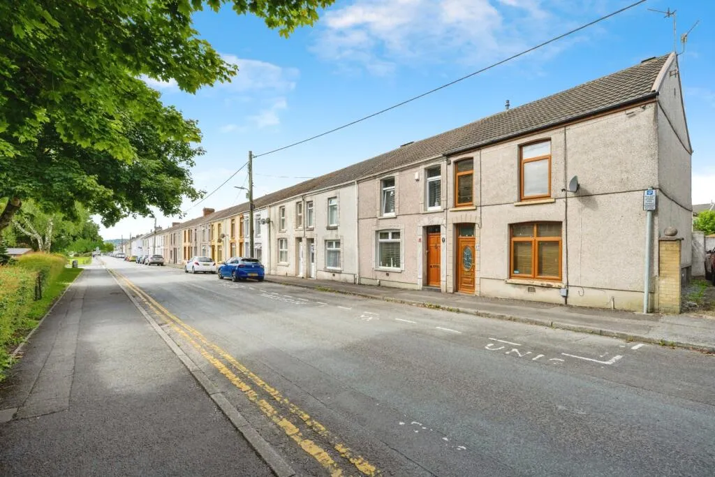 3 bed End of Terrace