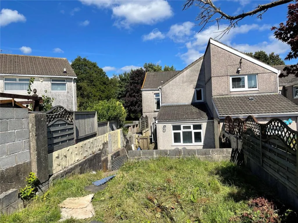 3 bed End of Terrace