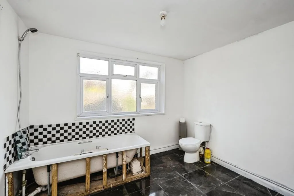 3 bed End of Terrace