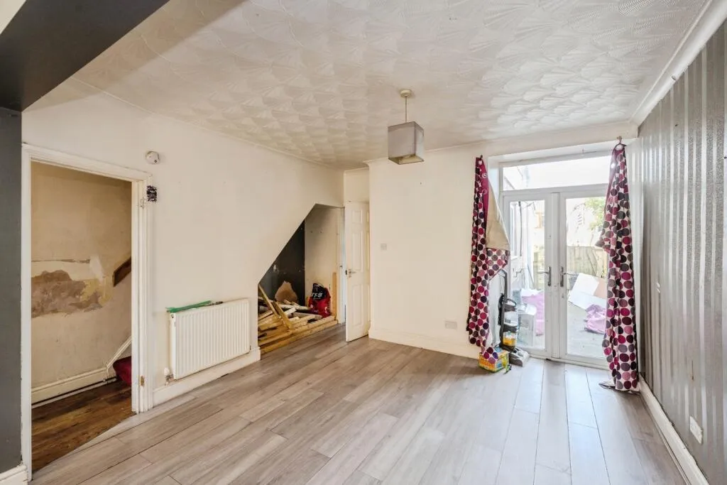 3 bed End of Terrace