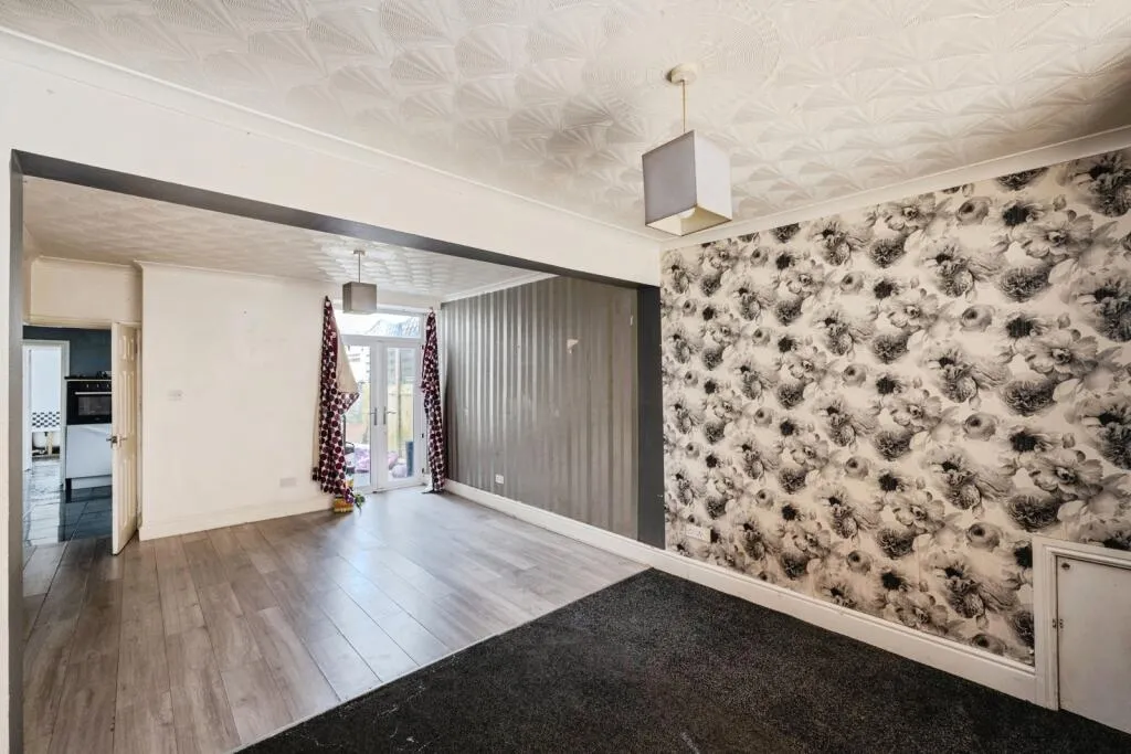 3 bed End of Terrace