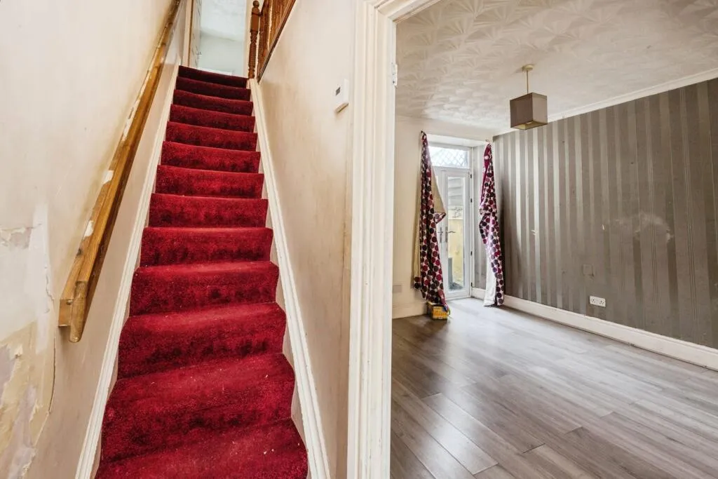 3 bed End of Terrace