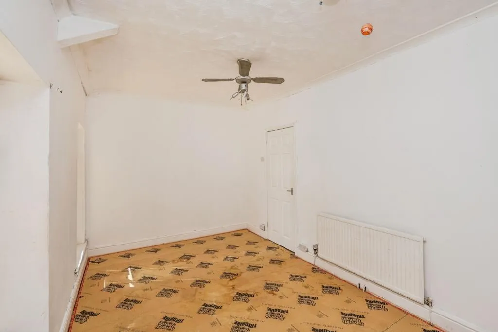 3 bed End of Terrace