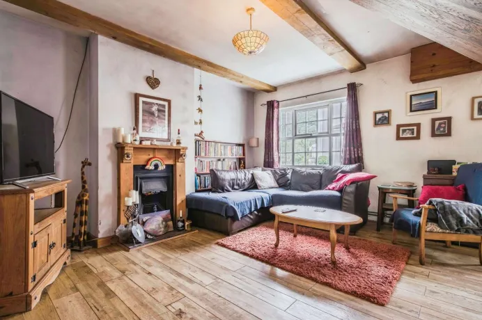 3 bed End of Terrace