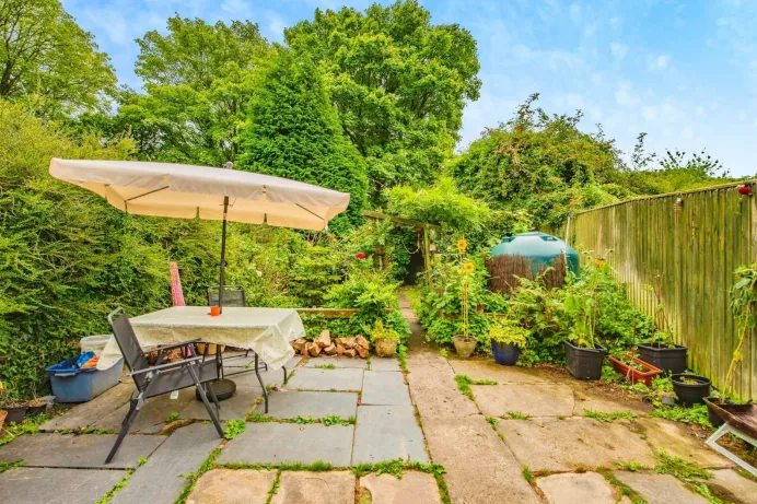 3 bed End of Terrace