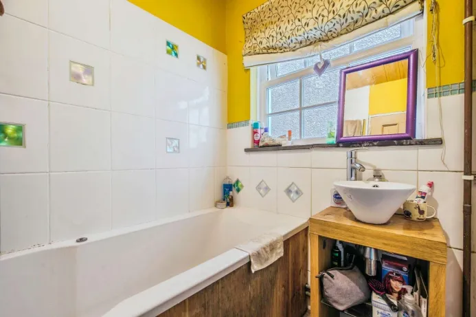 3 bed End of Terrace