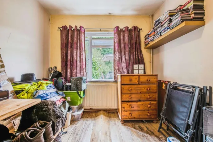 3 bed End of Terrace