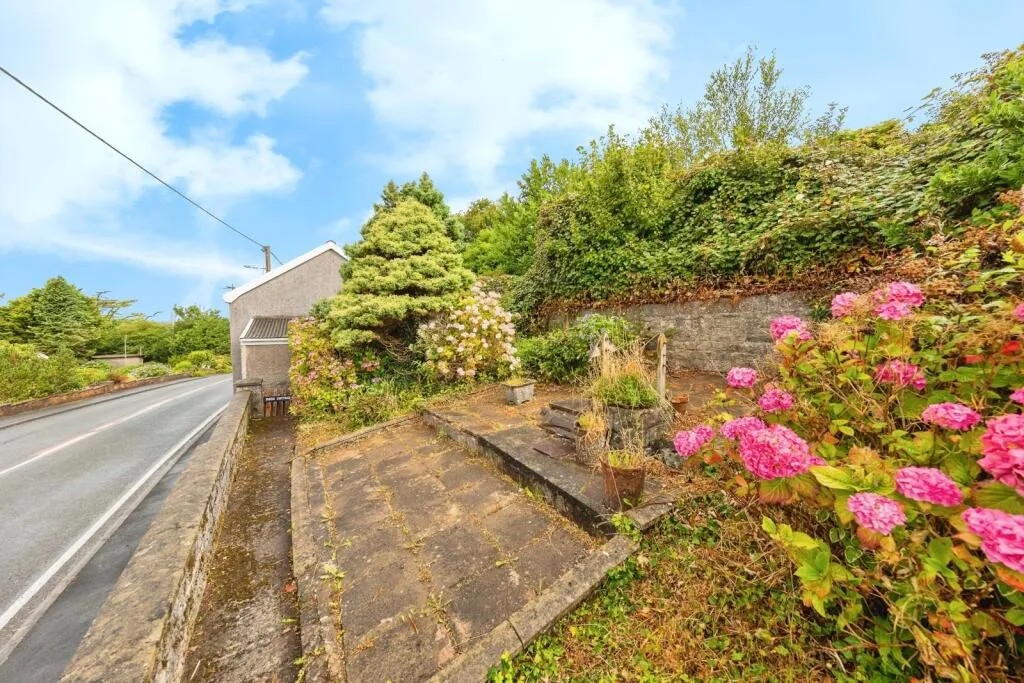 2 bed Detached