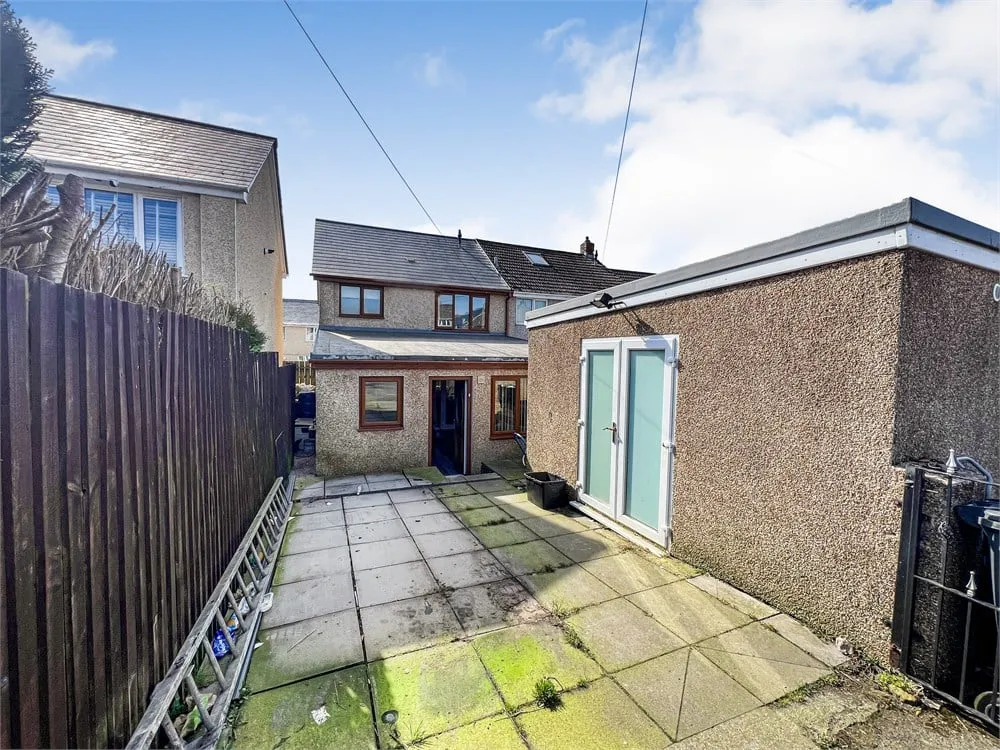 56 East Pentwyn  Blaina, Gwent NP13 3JF