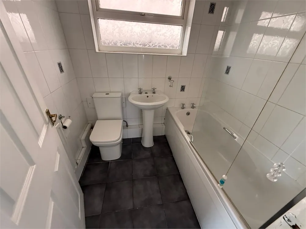 6 Turnberry Road, Nottingham NG6 9LY