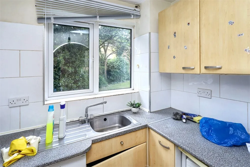 96 Magpie Close, Enfield EN1 4JD