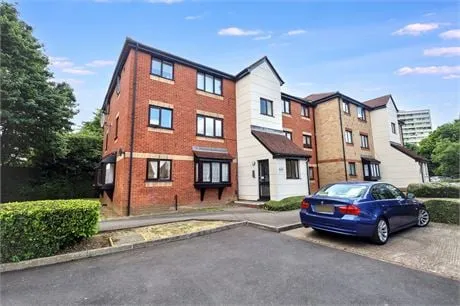 96 Magpie Close, Enfield EN1 4JD