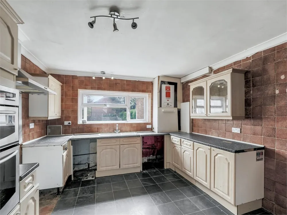 25 Trowell Avenue, Nottingham NG8 2DW
