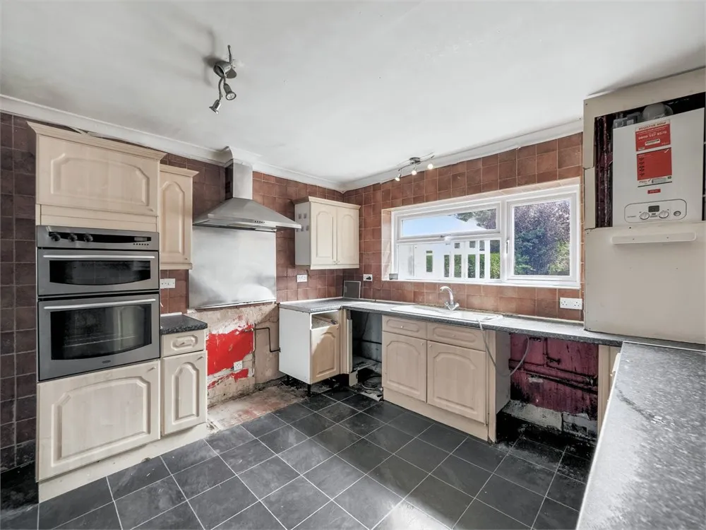 25 Trowell Avenue, Nottingham NG8 2DW