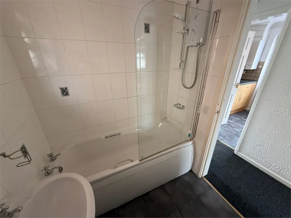 6 Turnberry Road, Nottingham NG6 9LY