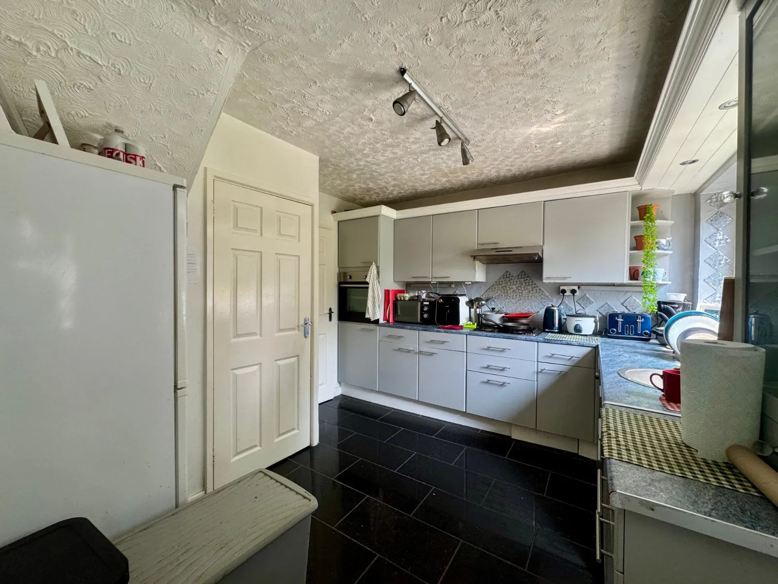 3 bed End of Terrace