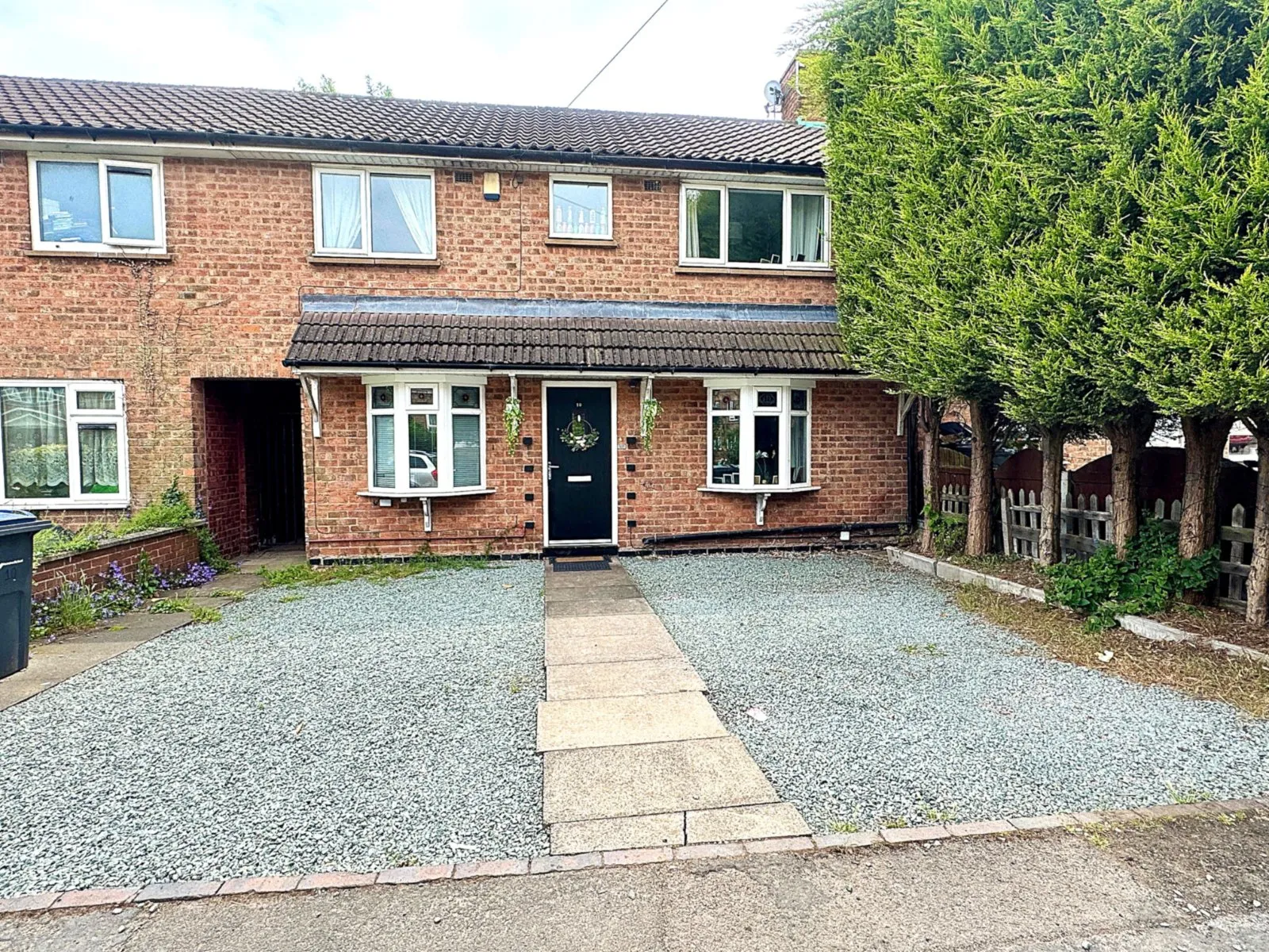 3 bed End of Terrace
