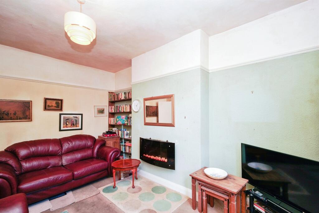 2 bed Ground Flat