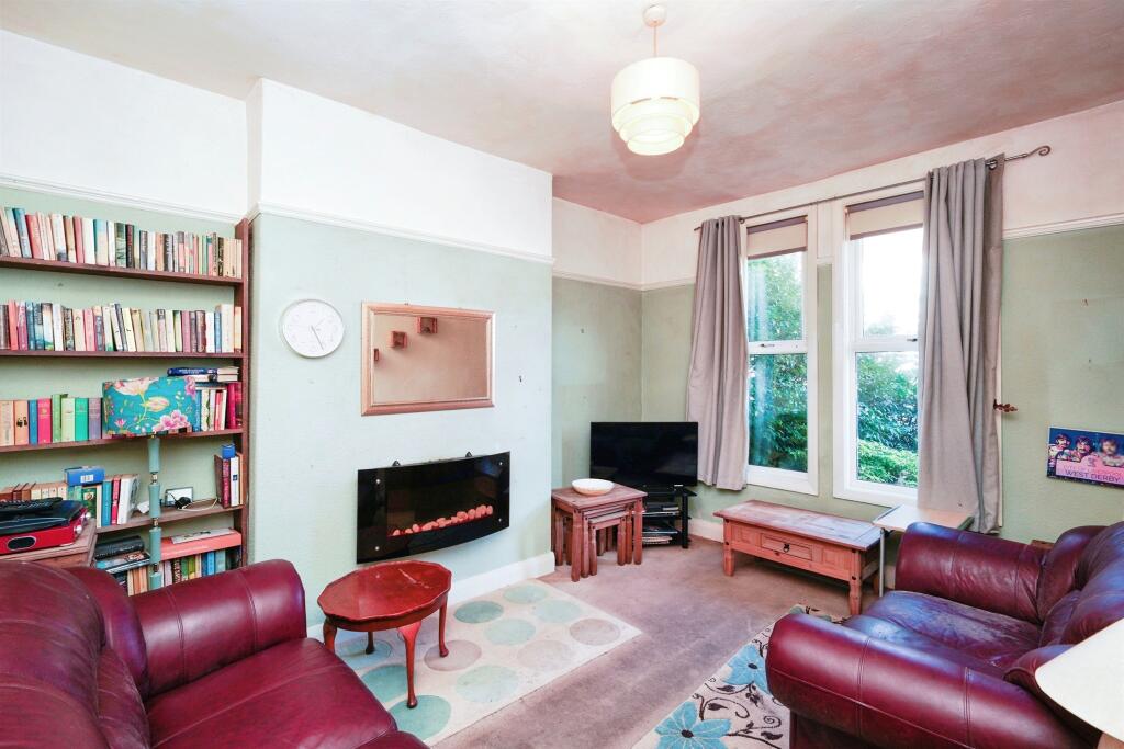 2 bed Ground Flat