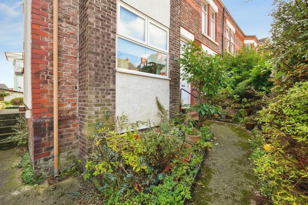 2 bed Ground Flat