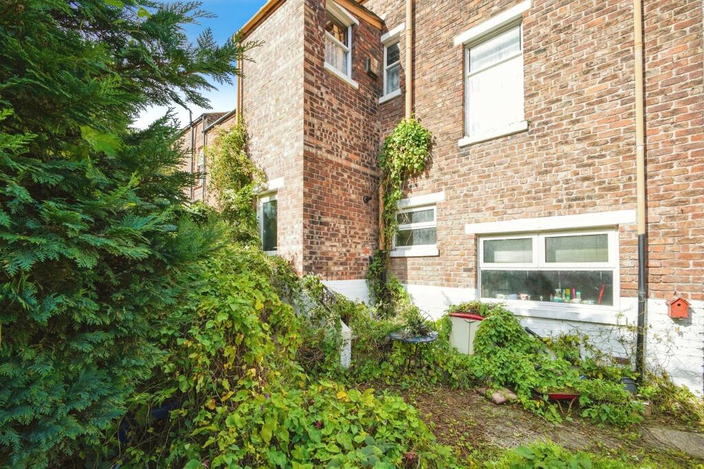 2 bed Ground Flat