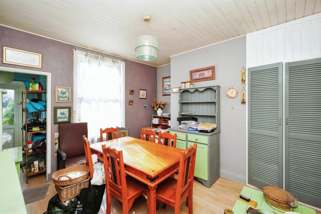 2 bed Ground Flat