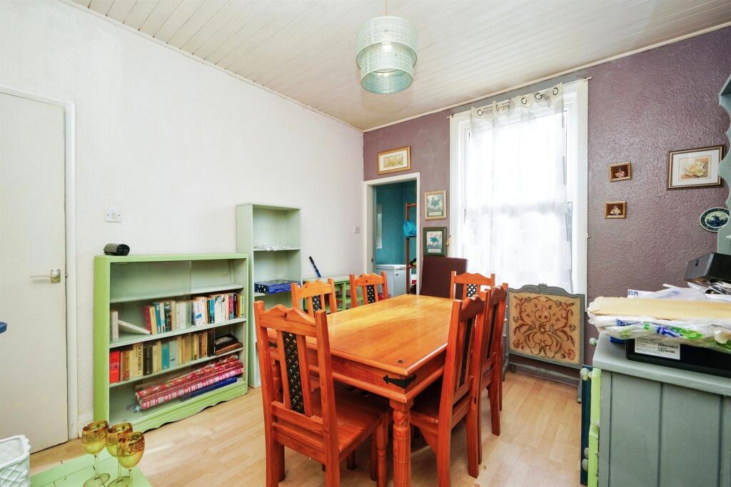 2 bed Ground Flat